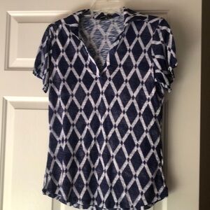 Short sleeve v neck with collar